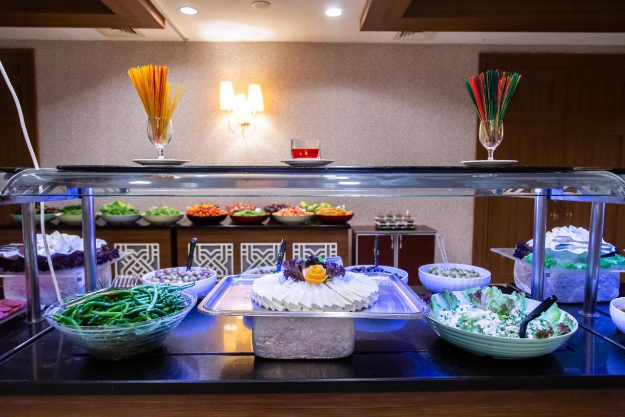 Spa Hotel Colossae Thermal Karahayit  Luaran gambar A salad bar